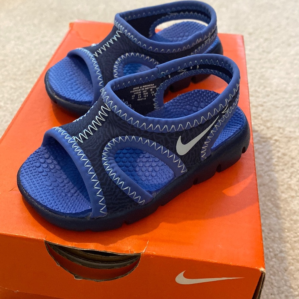 NEW Nike Lil Swoosh 3C